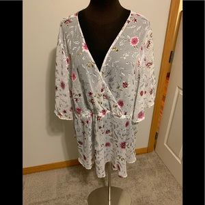 Like new, flutter sleeve top.